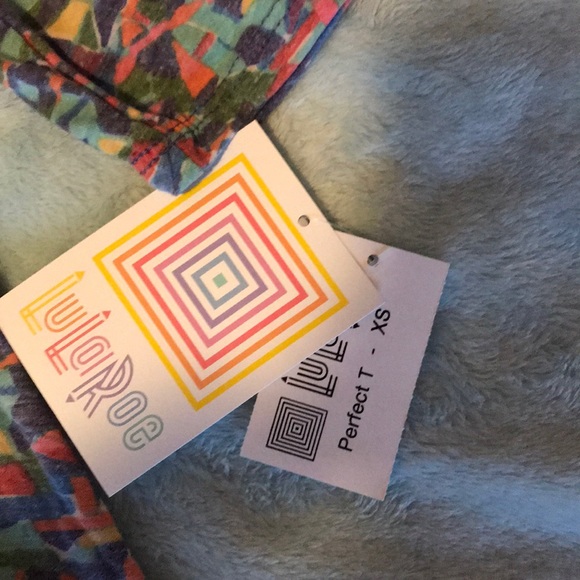 Lularoe XS Perfect T - Picture 2 of 3